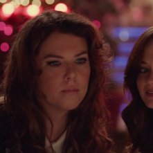 Una mamma per amica: di nuovo insieme, Lauren Graham e Alexis Bledel in un momento dell'episodio Autunno