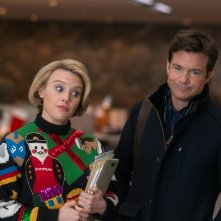 La festa prima delle feste: Jason Bateman e Kate McKinnon in una scena del film