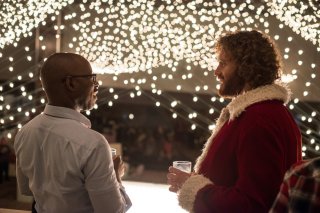 La festa prima delle feste: T.J. Miller e Courtney B. Vance in un momento del film