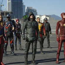 Legends of Tomorrow: i supereroi nel crossover Invasion!