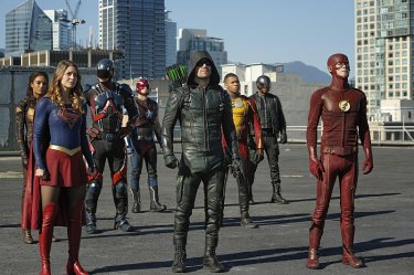 Legends of Tomorrow: i supereroi nel crossover Invasion!