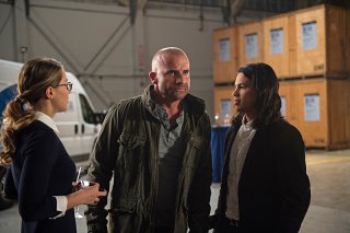Legends of Tomorrow: Melissa Benoist, Dominic Purcell e Carlos Valdes in Invasion!