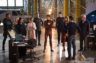 Legends of Tomorrow: una foto dei protagonisti del crossover Invasion!