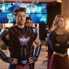 Legends of Tomorrow: Nick Zano e Melissa Benoist in Invasion!