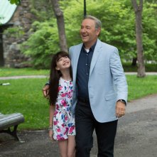 Una vita da gatto: Kevin Spacey e Malina Weissman in una scena del film