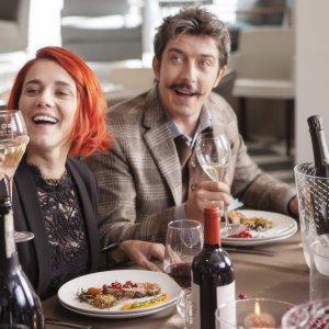 Natale a Londra - Dio salvi la Regina: Eleonora Giovanardi e Paolo Ruffini in una scena del film