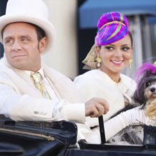 Natale a Londra - Dio salvi la Regina: Enzo Luppariello e Monica Lima in una scena del film