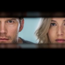 Passengers: un'immagine dei protagonisti Jennifer Lawrence e Chris Pratt