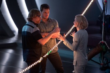 Passengers: Jennifer Lawrence e Chris Pratt con il regista Morten Tyldum sul set del film
