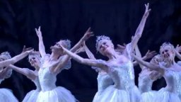 Lo Schiaccianoci - The Royal Ballet - Trailer