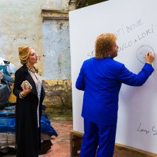 Poveri ma ricchi: De Sica in una scena della commedia di Brizzi