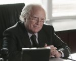 Richard Dreyfuss presenta Bernie Madoff, 'un mostro' in un mondo al collasso