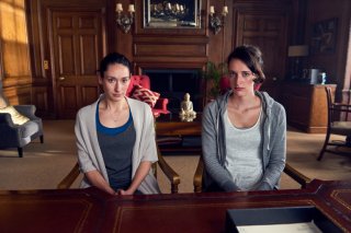 Fleabag: Phoebe Waller-Bridge e Sian Clifford in una foto della serie