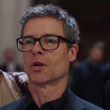 When We Rise: Guy Pearce in una scena della serie