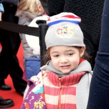 Roma Fiction Fest 2016: una bimba aspetta l'arrivo dei suoi personaggi preferiti