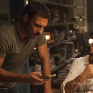 Perfetti sconosciuti: Edoardo Leo e Marco Giallini in una scena del film