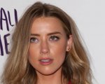 Amber Heard si rivolge alle donne vittime di violenza: 'Non siete sole'