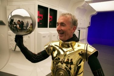 images/2016/12/13/first-look-at-star-wars-episode-vii-r2-d2-photo-plus-c3po-actor-anthony-daniels-says-j-j-abrams-tops-empire-strikes-back.jpg