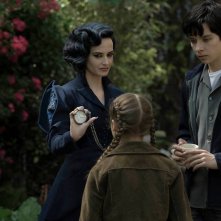 Miss Peregrine’s Home for Peculiar Children: Eva Green, Georgia Pemberton e Asa Butterfield in una foto del film