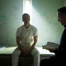 Assassin's Creed: Michael Fassbender a colloquio con un prete