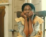 Whoopi Goldberg: la star di Sister Act ricorda i ruoli avuti dopo illustri rifiuti, da Cher a Bette Midler