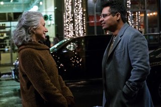 Collateral Beauty: Helen Mirren e Michael Peña in una scena del film