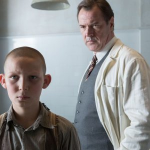 Nebbia in agosto: Ivo Pietzcker e Sebastian Koch in una scena del film