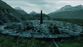 Veduta di Isengard in una scena di Il signore degli anelli - Le due torri