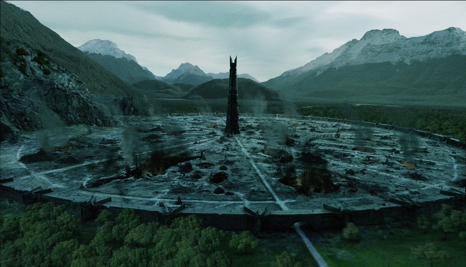 Veduta di Isengard in una scena di Il signore degli anelli - Le due torri