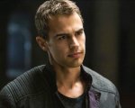 Divergent: Theo James non pensa di recitare nel film tv Ascendant