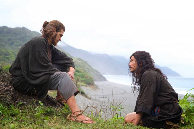 Silence: Andrew Garfield in una scena con Tadanobu Asano