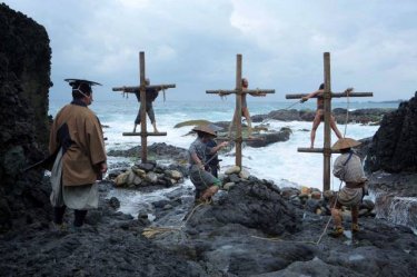 Silence: una scena corale del film sul mare