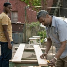 Barriere: Denzel Washington e Jovan Adepo in una scena del film