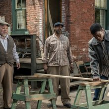 Barriere: Denzel Washington, Jovan Adepo e Stephen Henderson in una scena del film