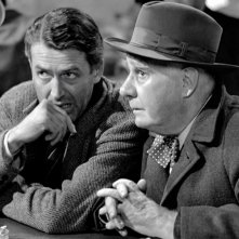 James Stewart e Henry travers in una scena de La vita è meravigliosa