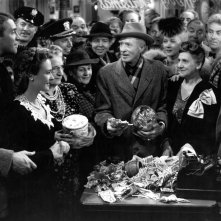 James Stewart e Donna Reed in una celebre scena de La vita è meravigliosa