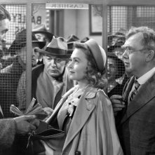 James Stewart e Donna Reed in una scena di La vita è meravigliosa