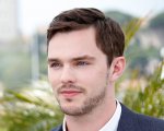Nicholas Hoult pronto a intraprendere la Rickshaw Run per beneficenza