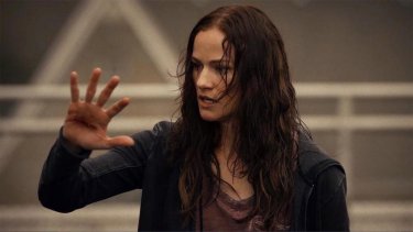 Van Helsing: una foto della protagonista Kelly Overton