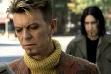 David Bowie nel video di I'm Afraid of Americans