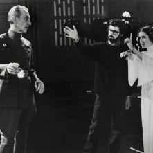 Guerre stellari: Carrie Fisher sul set con George Lucas e Peter Cushing