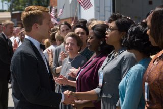 Il diritto di contare: Taraji P. Henson, Glen Powell e Octavia Spencer in una scena del film