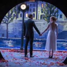 La La Land: Emma Stone e Ryan Gosling in una suggestiva immagine tratta dal film