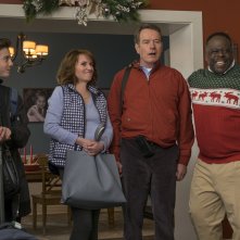 Proprio lui?: Bryan Cranston, Megan Mullally, Griffin Gluck e Cedric the Entertainer in una scena del film