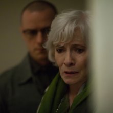 Split: Betty Buckley e James McAvoy in una scena del film