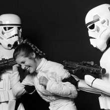 Guerre stellari: Carrie Fisher scherza con due stormtroopers