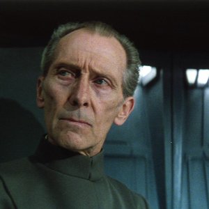 Peter Cushing nei panni di Moff Tarkin (Star Wars) 