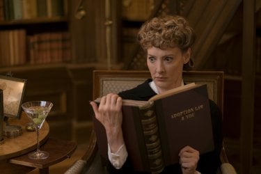 Una serie di sfortunati eventi: l'attrice Joan Cusack in una foto della serie