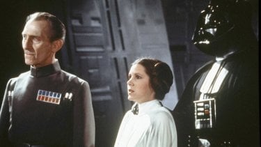 Peter Cushing e Carrie Fisher nella saga di Star Wars