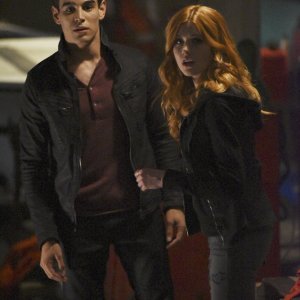 Shadowhunters: Alberto Rosende e Katherine McNamara nella puntata This Guilty Blood